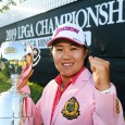 優勝トロフィーを掲げる畑岡奈紗＜Photo:Getty Images>